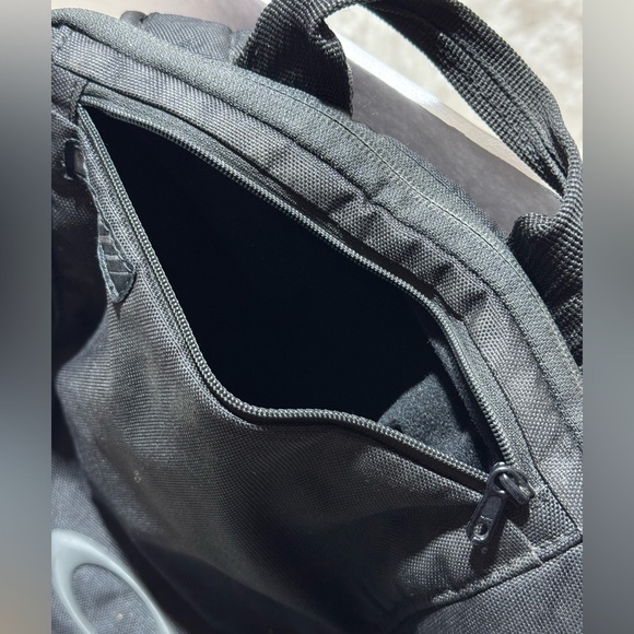 Oakley - Enduro Backpack - Jet black - Picture 5 of 17